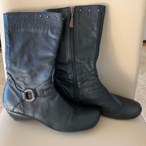 Stylish leather boots. Size 8. Gently worn